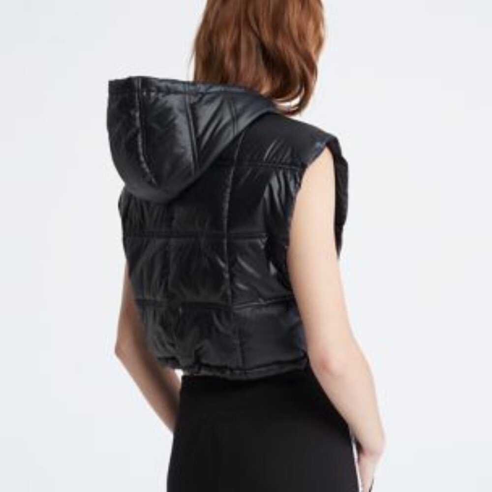 Calvin Klein - Performance Cropped Oversized Boxy Puffer Vest in Black - Picture 3 of 7